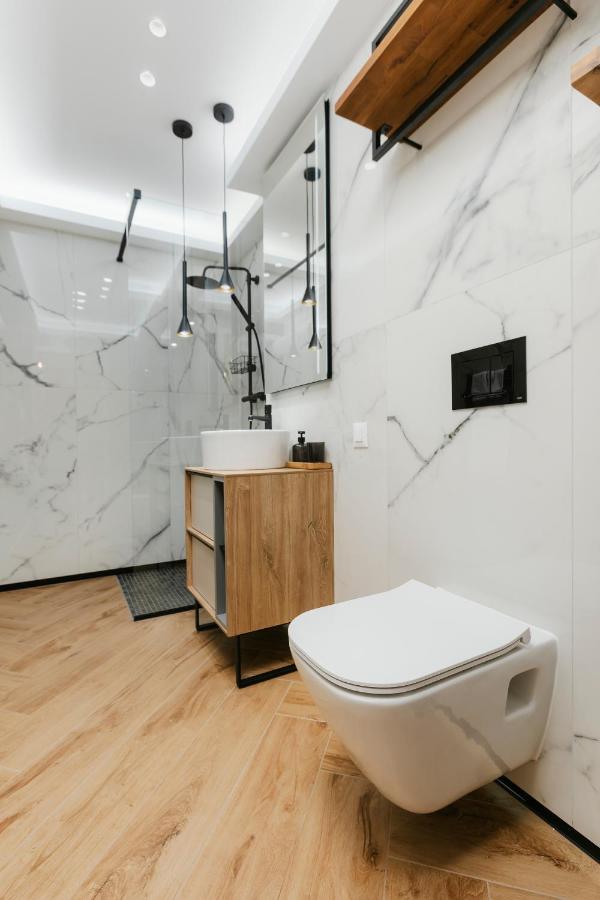 The Forest - Luxe Central Apt With Free Secured Parking Brașov Exterior foto