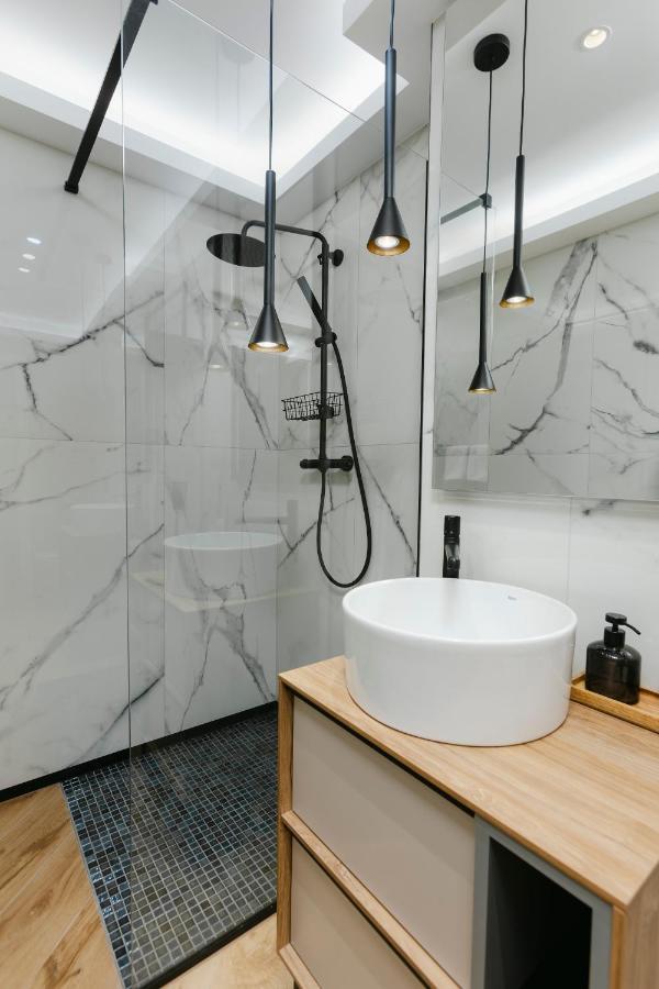 The Forest - Luxe Central Apt With Free Secured Parking Brașov Exterior foto