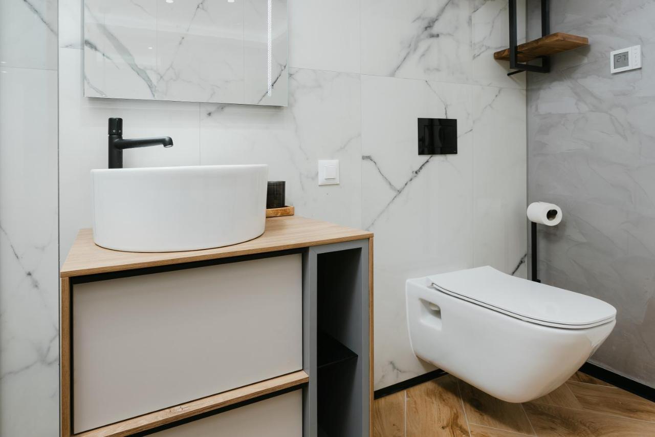 The Forest - Luxe Central Apt With Free Secured Parking Brașov Exterior foto