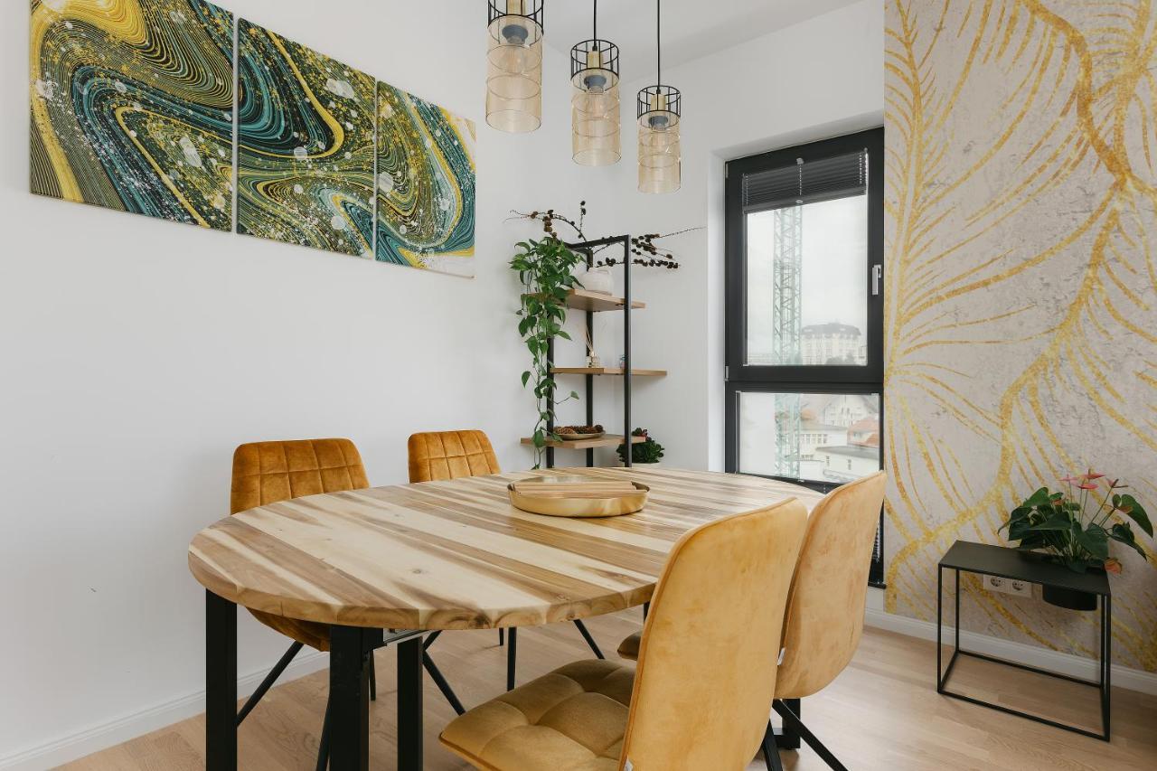 The Forest - Luxe Central Apt With Free Secured Parking Brașov Exterior foto
