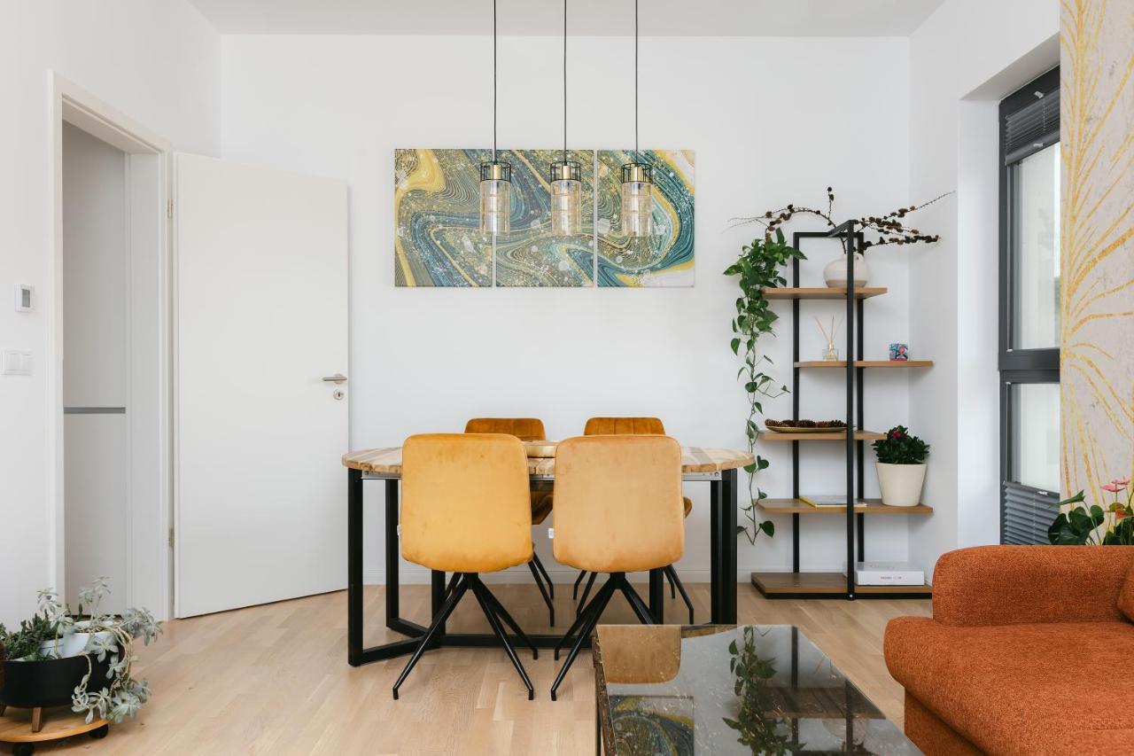 The Forest - Luxe Central Apt With Free Secured Parking Brașov Exterior foto