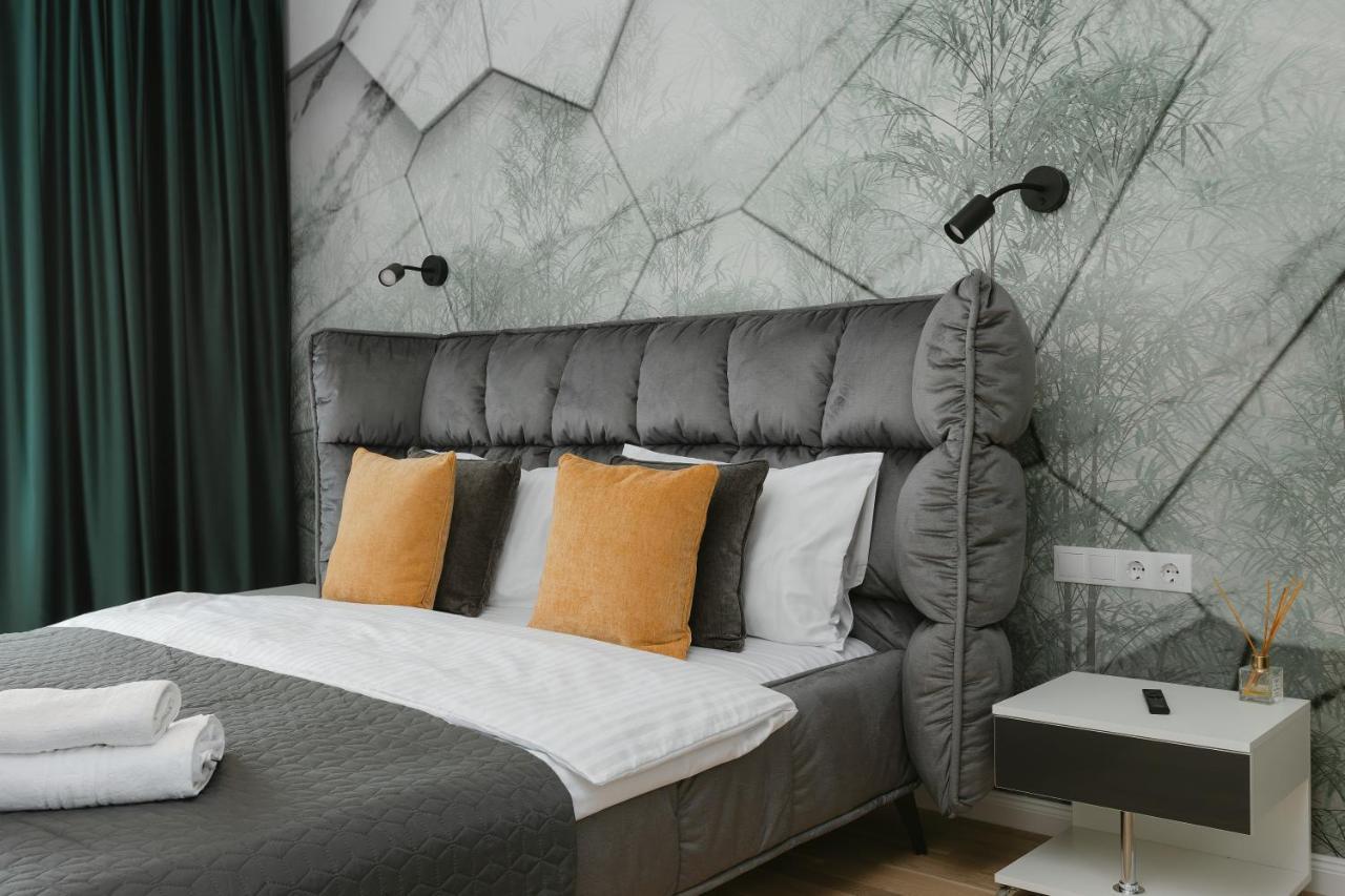 The Forest - Luxe Central Apt With Free Secured Parking Brașov Exterior foto