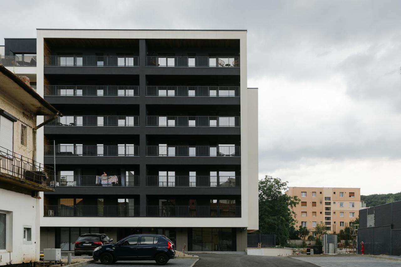 The Forest - Luxe Central Apt With Free Secured Parking Brașov Exterior foto