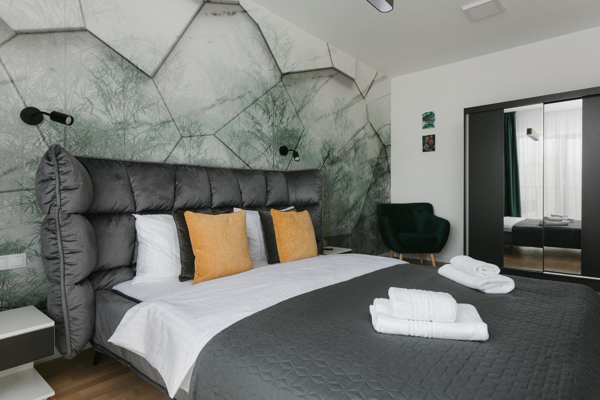 The Forest - Luxe Central Apt With Free Secured Parking Brașov Exterior foto